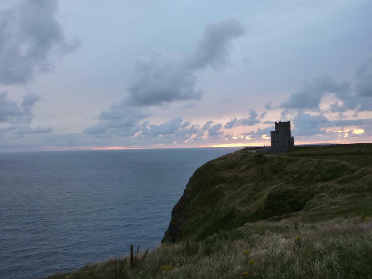 Conway'S Cottage With Sea View Nestling By Cliffs-Of-Moher Liscannor Kültér fotó